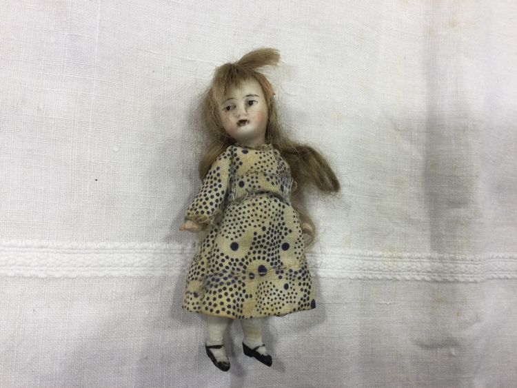 Poupée miniature 