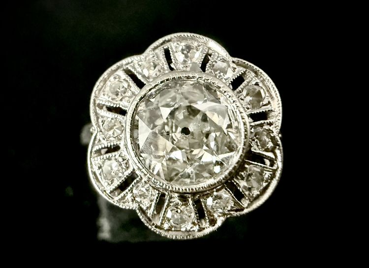 Art-Deco-Ring aus Platin mit einem Diamanten von 1,30 Karat