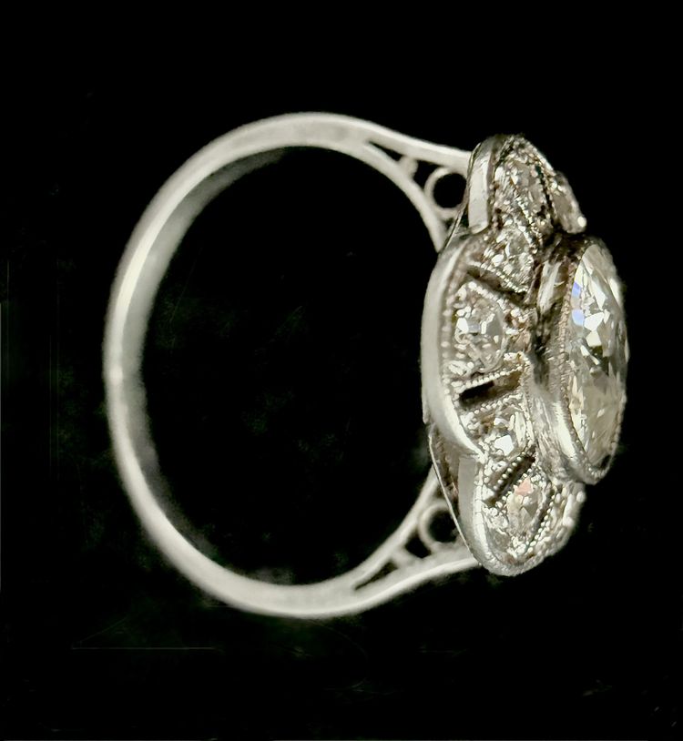 Art-Deco-Ring aus Platin mit einem Diamanten von 1,30 Karat