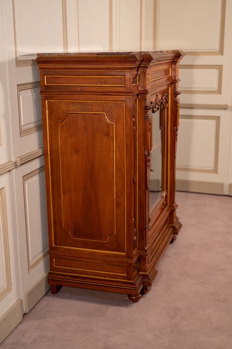 Credenza alta in noce, fine XIX secolo