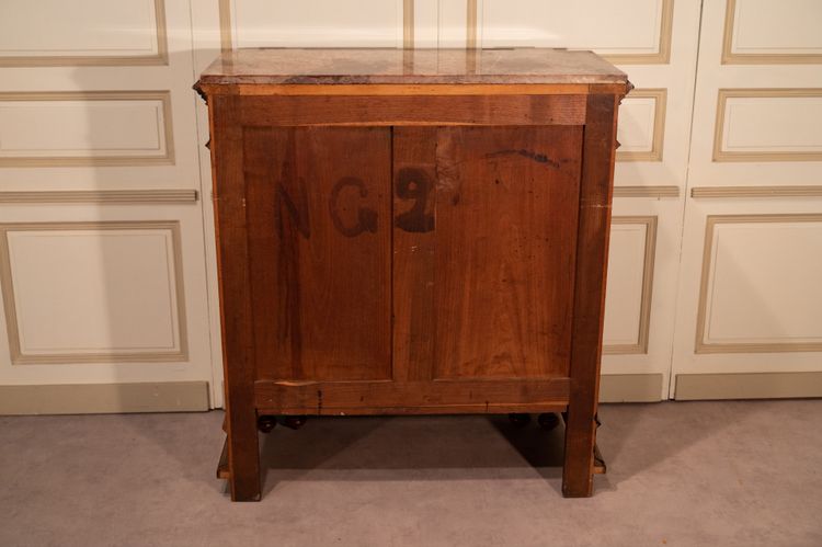 Credenza alta in noce, fine XIX secolo