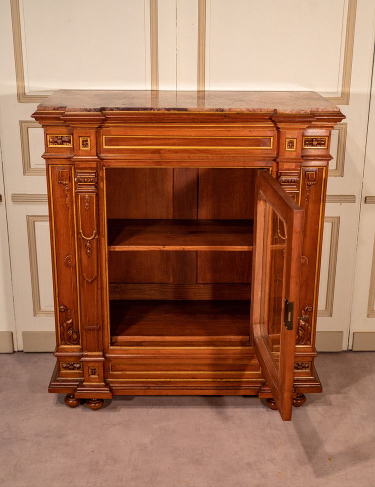Credenza alta in noce, fine XIX secolo