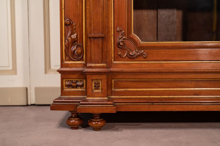 Credenza alta in noce, fine XIX secolo