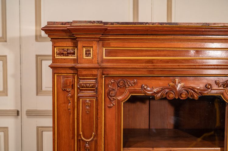 Credenza alta in noce, fine XIX secolo