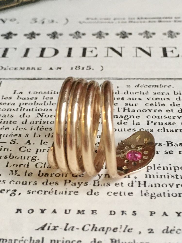 Anello antico in oro rosa 18 carati a forma di serpente