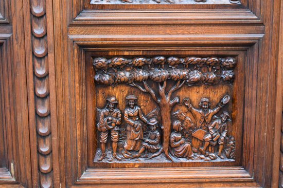 Exceptionnelle Armoire Richement Sculptée Renaissance