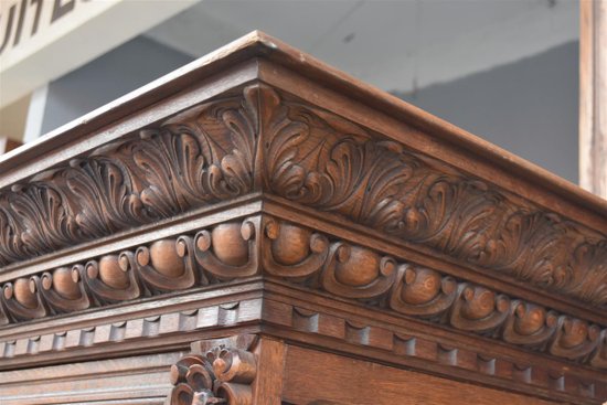 Exceptionnelle Armoire Richement Sculptée Renaissance