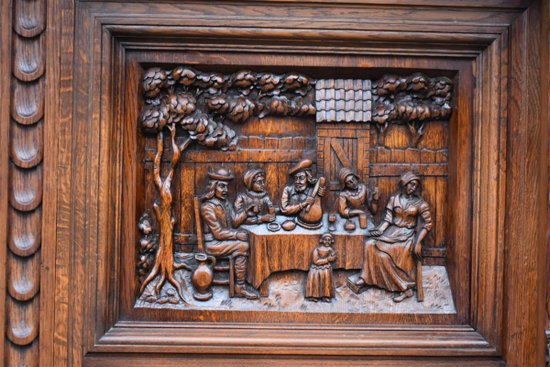 Exceptionnelle Armoire Richement Sculptée Renaissance