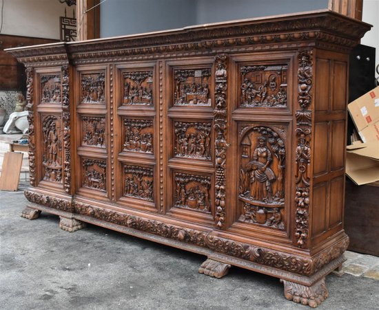 Exceptionnelle Armoire Richement Sculptée Renaissance
