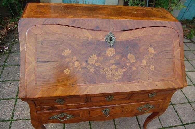 Bureau à Pente époque Louis XV du 18e siècle