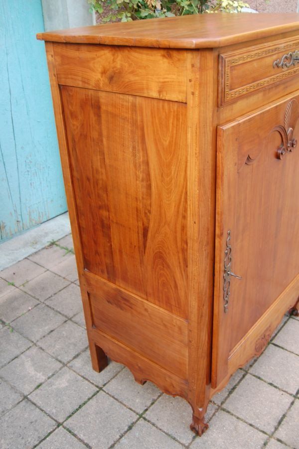 Credenza in ciliegio Luigi XV del XIX secolo