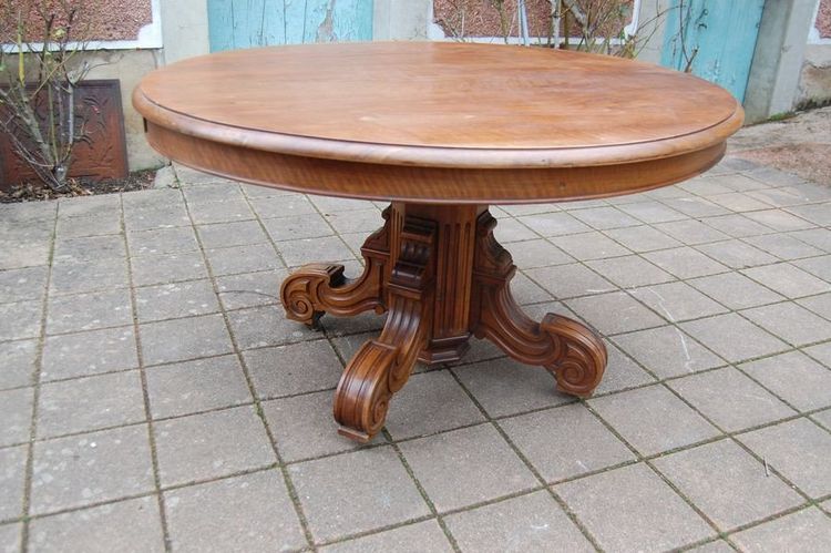 Napoleon III walnut table Late 19th century, 14 place settings with 3 extensions