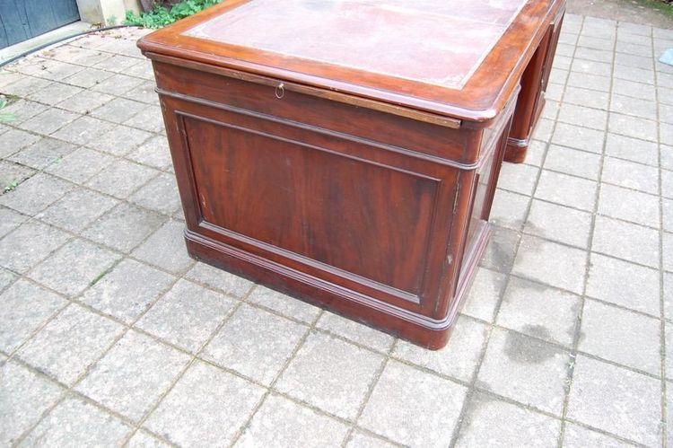Bureau à Caisson époque Louis-Philippe  en Acajou 19e Siècle