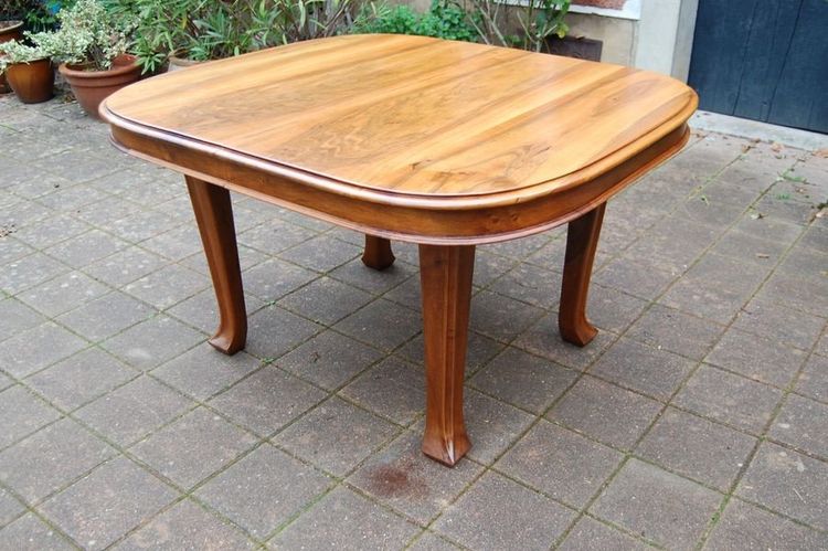 Table A Rallonges  époque Art Nouveau En Noyer, années 1900 école De Nancy