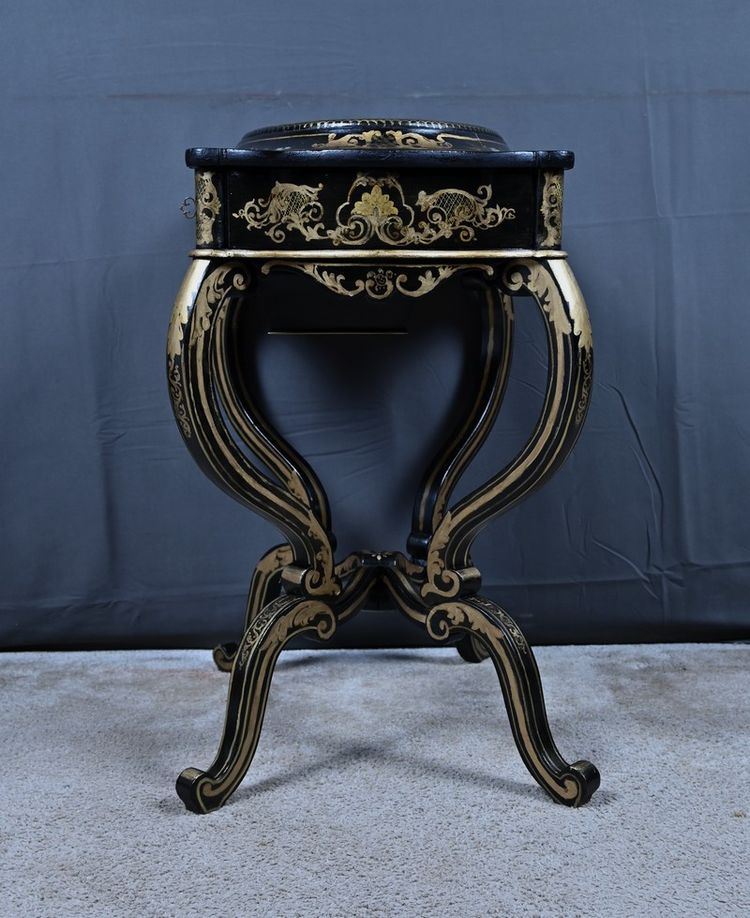Table Travailleuse in painted wood, Napoleon III period - Mid-19th century