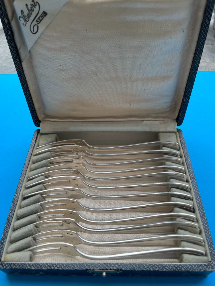 12 snail forks.