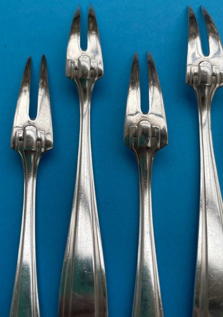 12 snail forks.