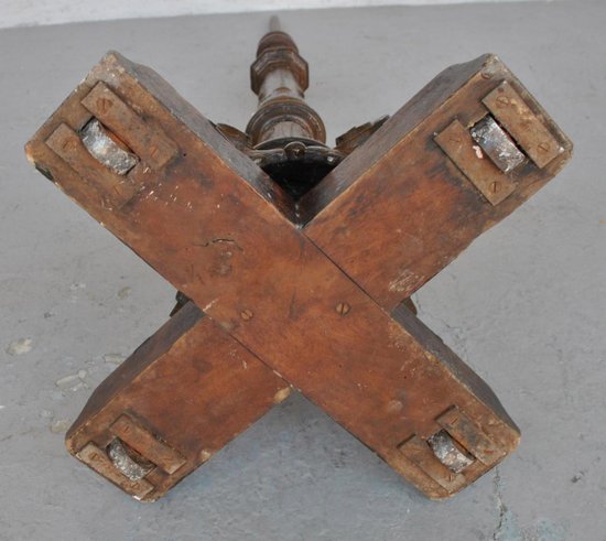 Religious lectern Cast iron base End of XIXth century