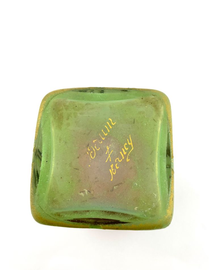 Vaso Daum quadrangolare con decorazione a tulipano smaltato, circa 1910
