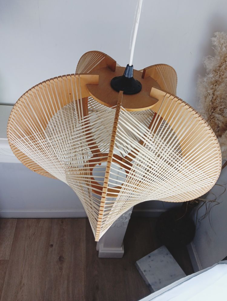 Lampada a sospensione vintage in legno e vimini