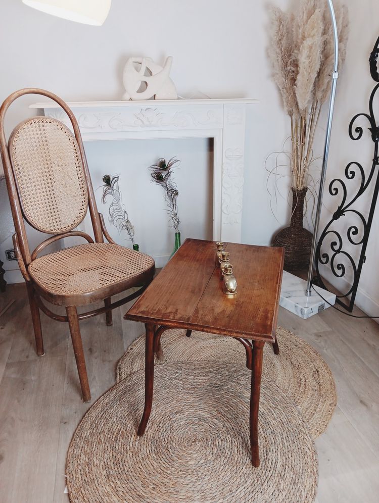 Petite table pieds courbé dans le goût de Mikaël Thonet