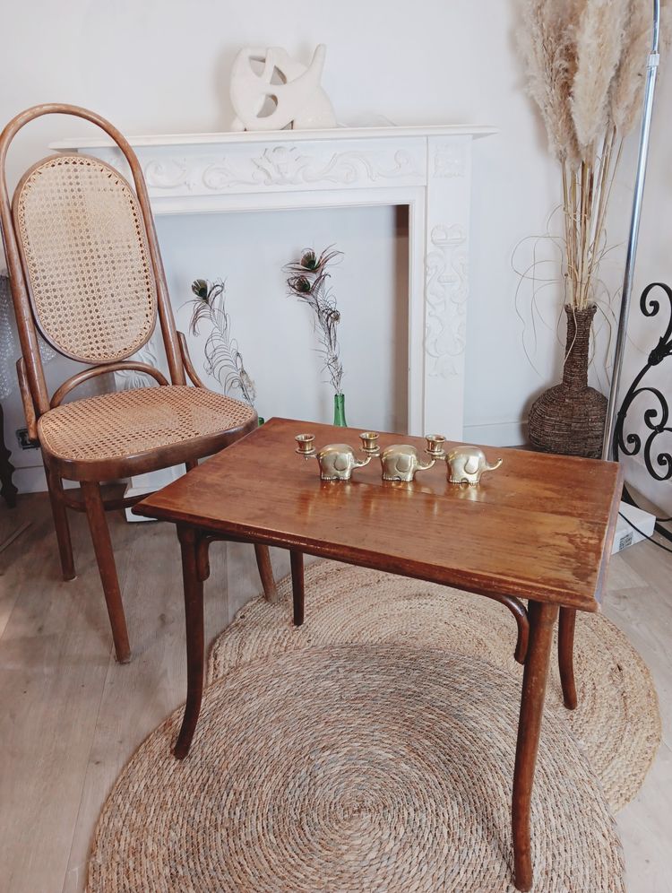 Petite table pieds courbé dans le goût de Mikaël Thonet
