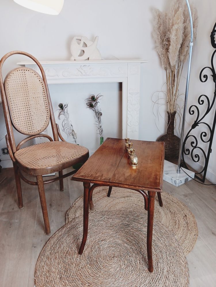 Petite table pieds courbé dans le goût de Mikaël Thonet