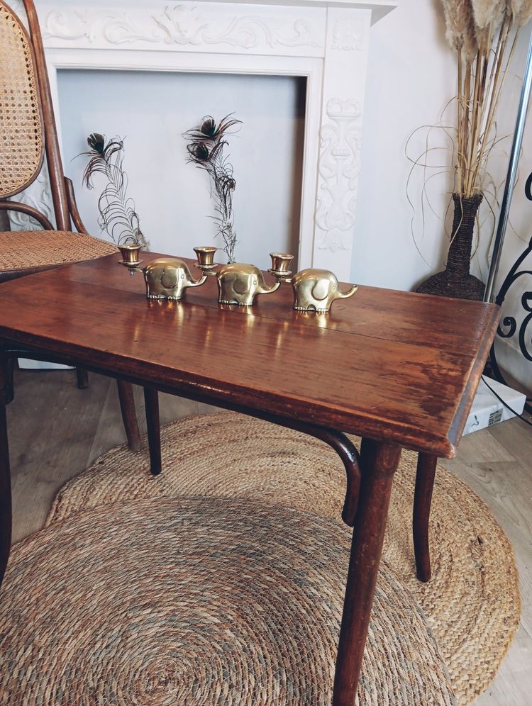 Petite table pieds courbé dans le goût de Mikaël Thonet