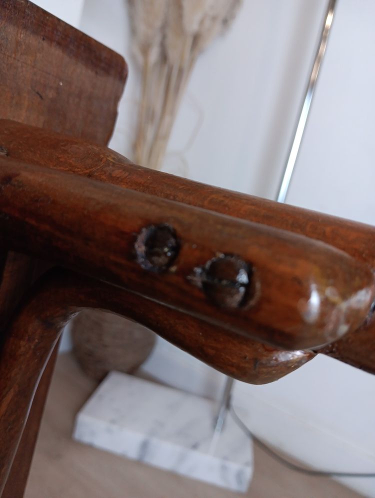 Petite table pieds courbé dans le goût de Mikaël Thonet