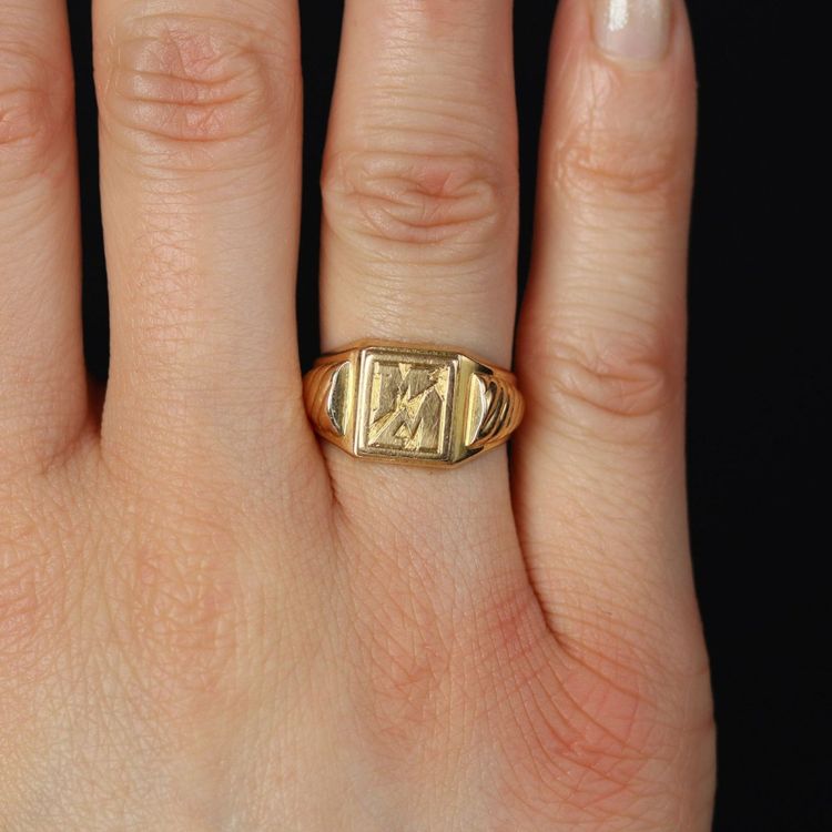 Initialen-Ring aus Rotgold