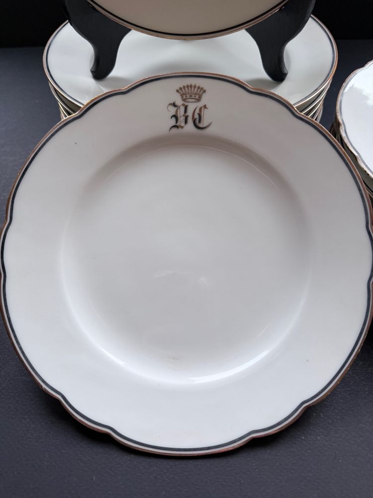 Porcelaine de Paris - Serving piece - Comtal crown