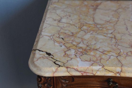             Commode Coiffeuse En Noyer De Style Louis XV Dessus Marbre Brèche Fin XIXème            