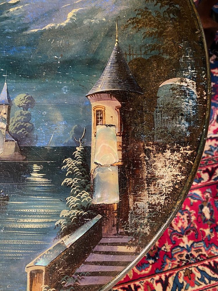 Tavolo a dondolo di Napoleone III decorato con un paesaggio dipinto e intarsiato in madreperla