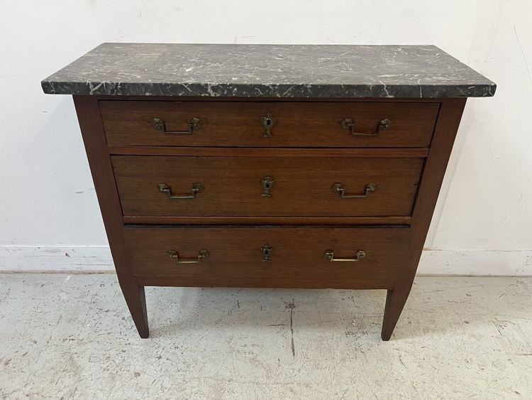 Commode de style Louis XVI en chene massif XIX siècle 