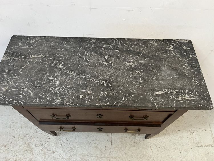 Commode de style Louis XVI en chene massif XIX siècle 