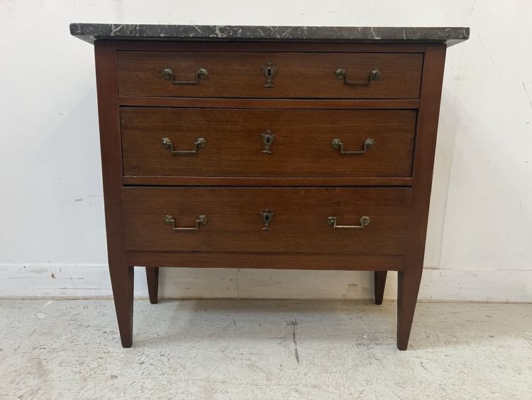Commode de style Louis XVI en chene massif XIX siècle 