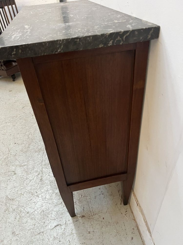 Commode de style Louis XVI en chene massif XIX siècle 