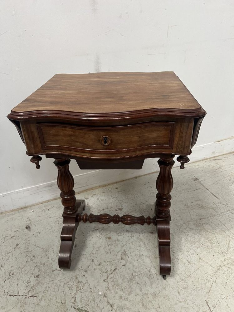 Napoleon period book table in mahogany and veneer 19th century