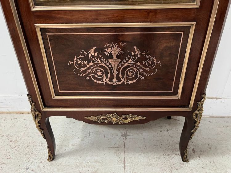 Vitrine de style Louis XV en acajou et bronze XIX siècle 