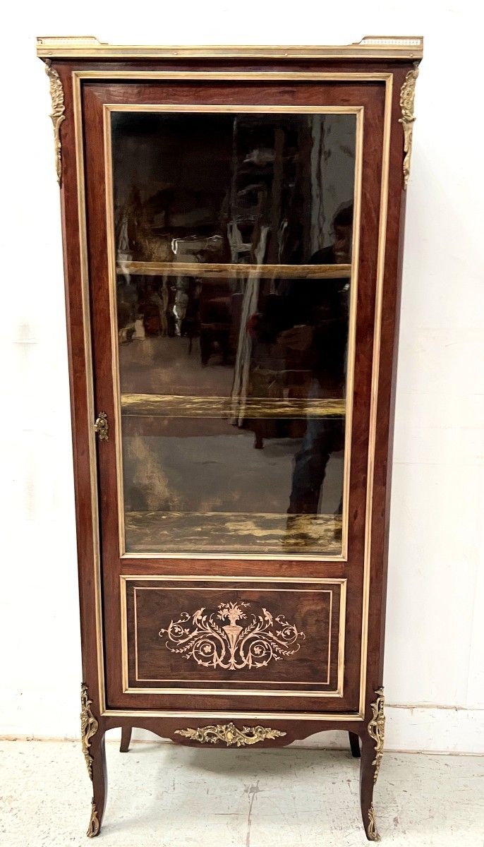 Vitrine de style Louis XV en acajou et bronze XIX siècle 