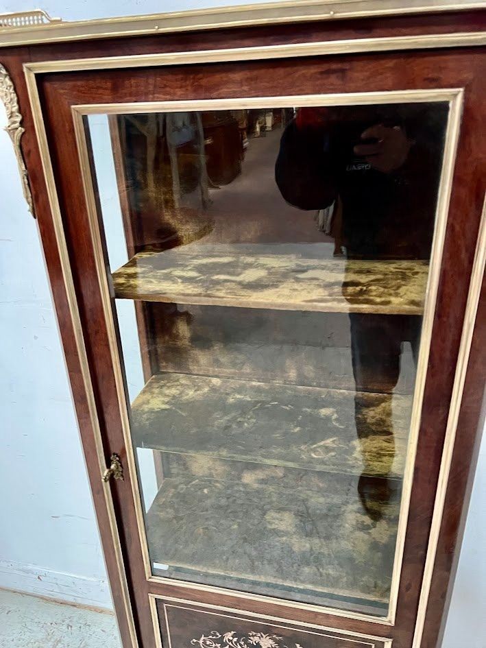 Vitrine de style Louis XV en acajou et bronze XIX siècle 