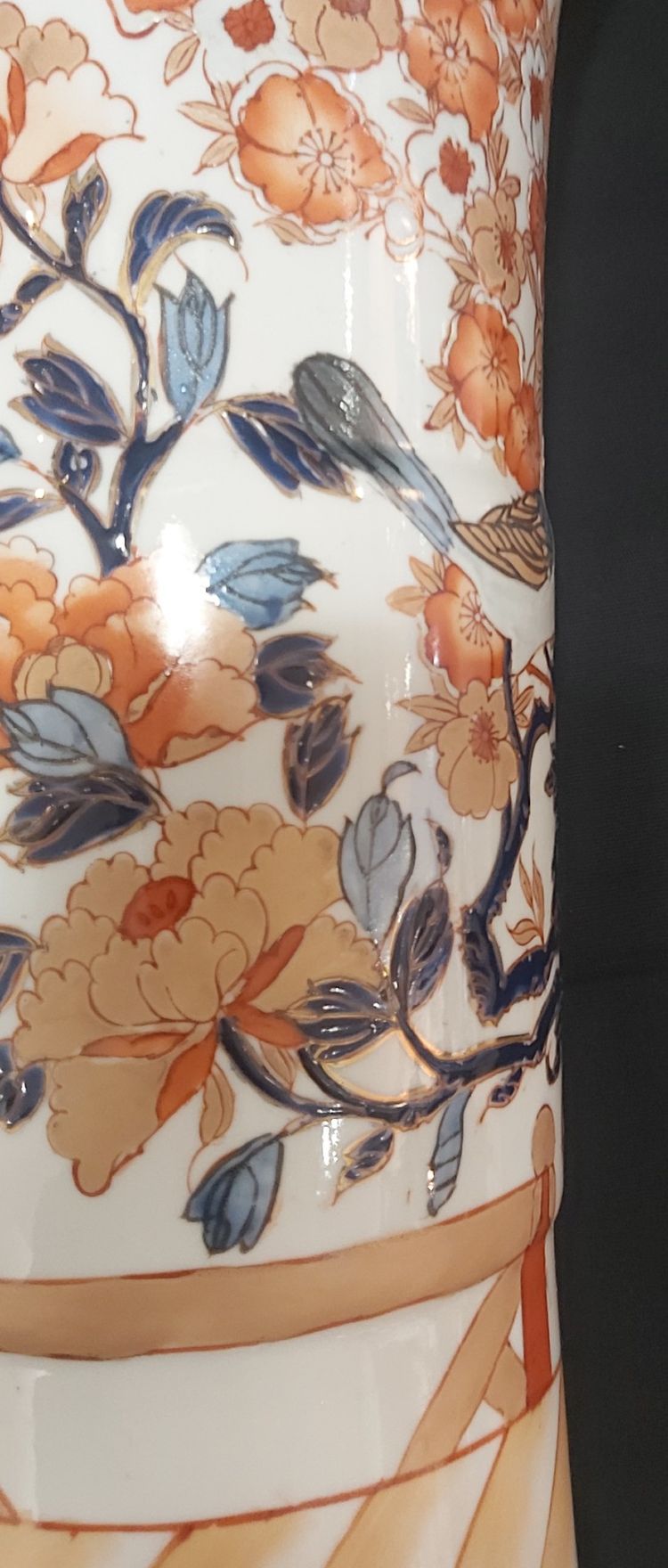 Grand vase cylindre évasé décor Imari fin XIXème. 