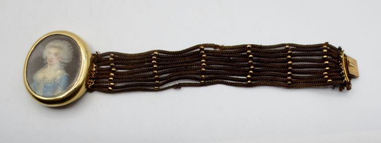 Bracciale e capelli in oro, XVIII secolo.