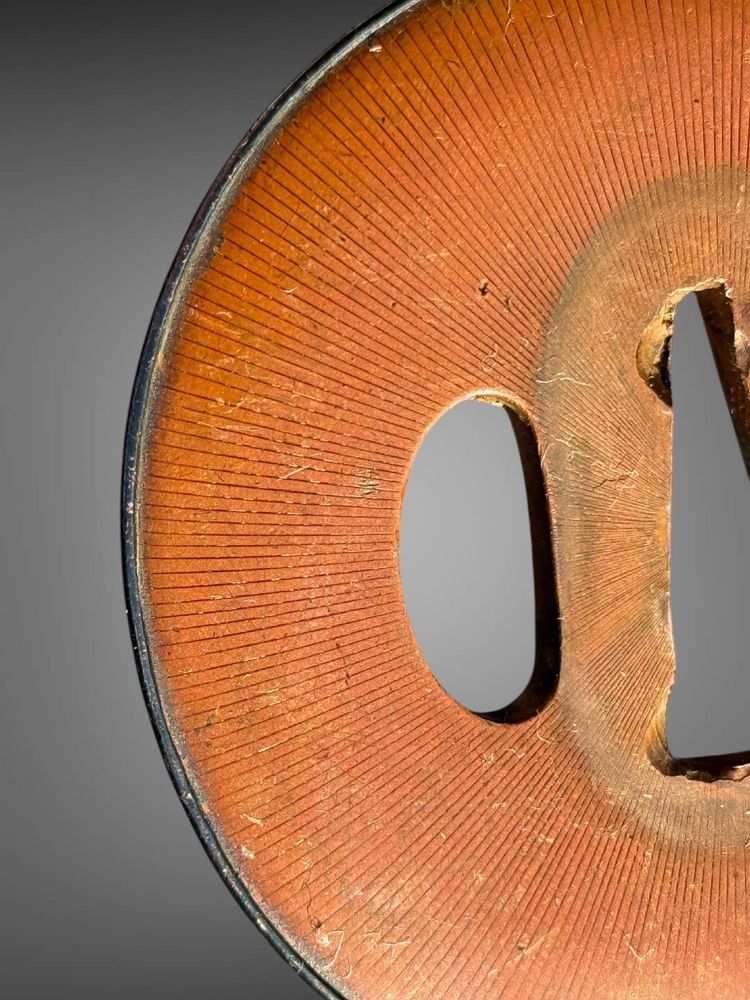 Tsuba maru-gata in suaka e shakudo - Periodo Edo (1603-1868).