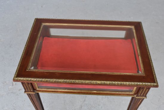            Vitrine De Présentation  En  Acajou Louis XVI époque XIXème            