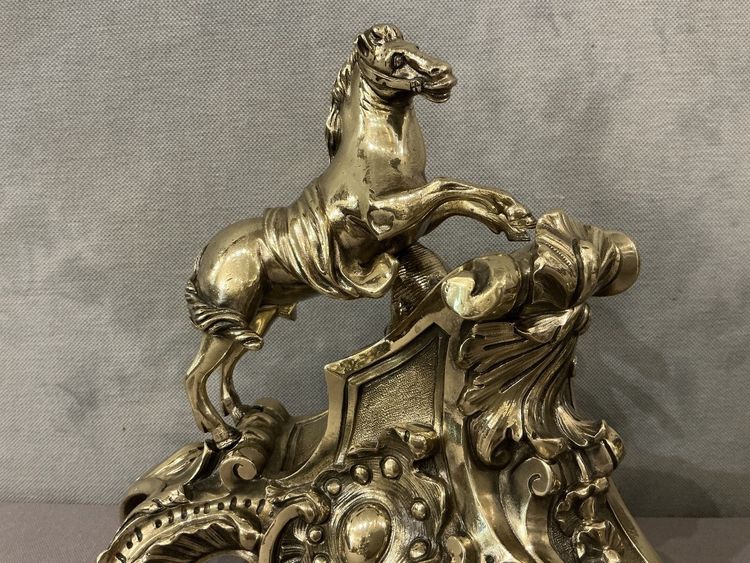 Deliziosi alari antichi in bronzo raffiguranti cavalli del XIX secolo