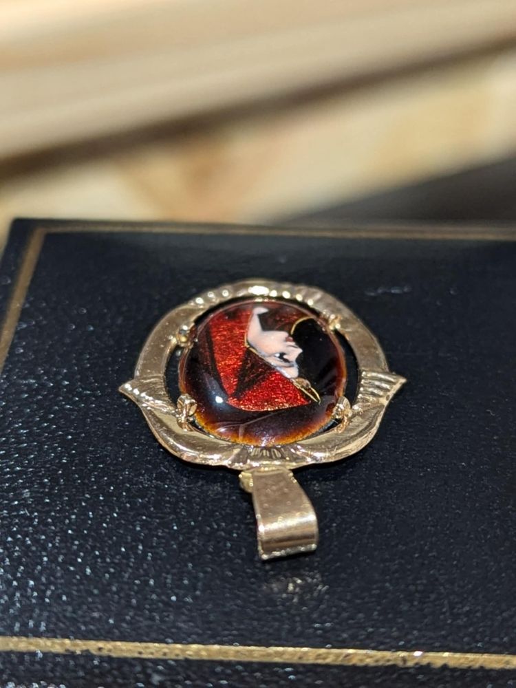 18k gold Limoges enamel pendant, 18k gold enameled portrait of a lady, 1.29g, Vintage CIRCA 1960