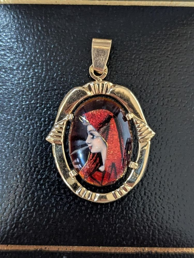 18k gold Limoges enamel pendant, 18k gold enameled portrait of a lady, 1.29g, Vintage CIRCA 1960