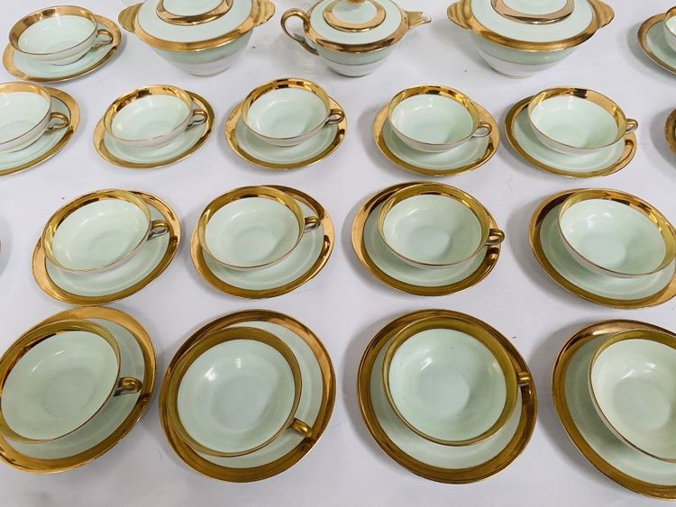 Coffee and tea service comprising 25 pieces in polychrome porcelain. 20th century.