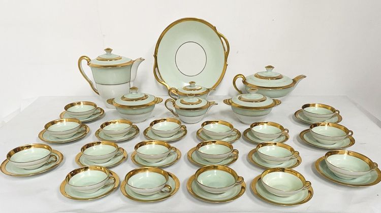 Coffee and tea service comprising 25 pieces in polychrome porcelain. 20th century.